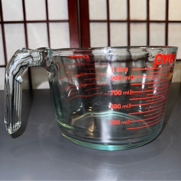 Pyrex 4 Cups 32 Oz 1000 ML 1 QT Large Clear Glass Measuring Bowl Cup Red USA - Picture 5 of 16